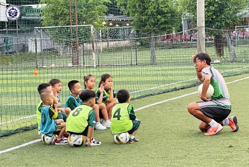 Tại Amitie, sự quan sát của con luôn được tôn trọng trước khi con sẵn sàng nhập cuộc.