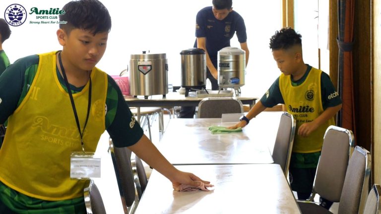 Phát triển kỹ năng trong trại hè bóng đá