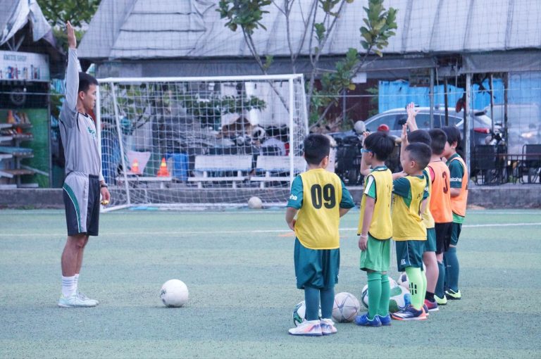 Giáo viên Amitie luôn tạo cơ hội để con trải nghiệm thành công giúp con cảm nhận được sự tiến bộ của bản thân